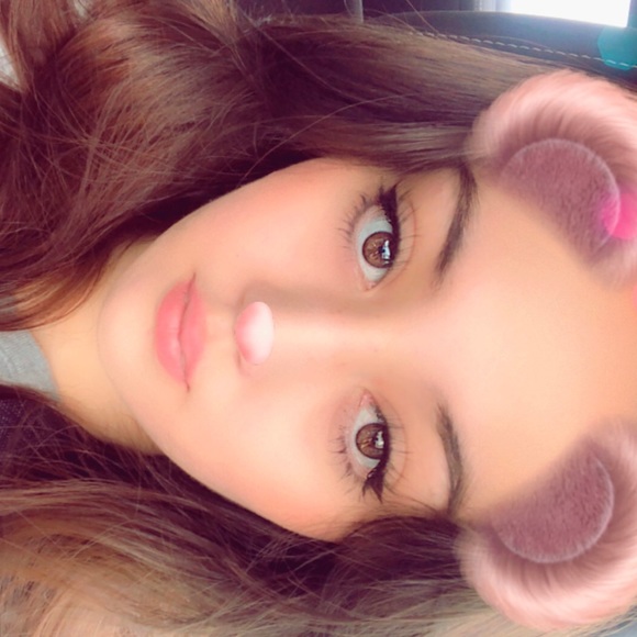 Poshmark profile picture for @tragically